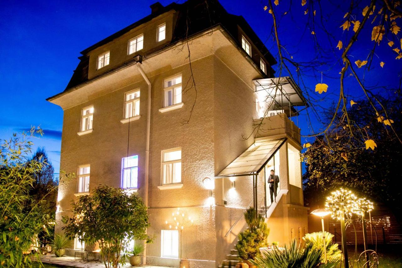 Family Wellhouse Green Garden Direct In Salzburg, Sunny Big Garden, Up To 16 Pax, Bikes For Free, Bbq, Sunbeds, Parking For Free, 15 Min Sound Of Music Dış mekan fotoğraf