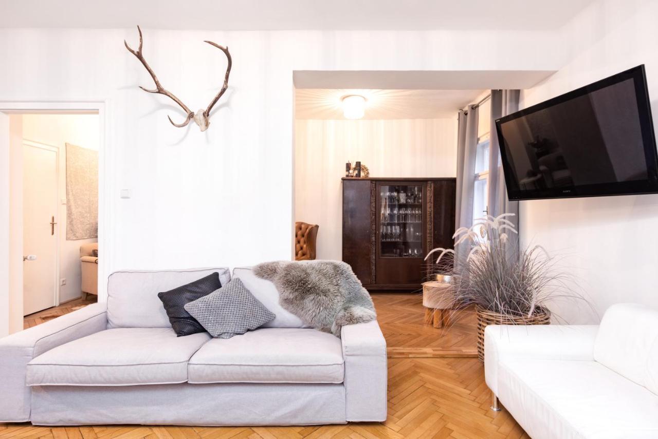 Family Wellhouse Green Garden Direct In Salzburg, Sunny Big Garden, Up To 16 Pax, Bikes For Free, Bbq, Sunbeds, Parking For Free, 15 Min Sound Of Music Dış mekan fotoğraf
