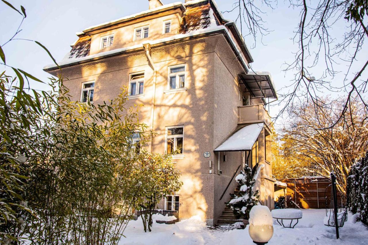 Family Wellhouse Green Garden Direct In Salzburg, Sunny Big Garden, Up To 16 Pax, Bikes For Free, Bbq, Sunbeds, Parking For Free, 15 Min Sound Of Music Dış mekan fotoğraf